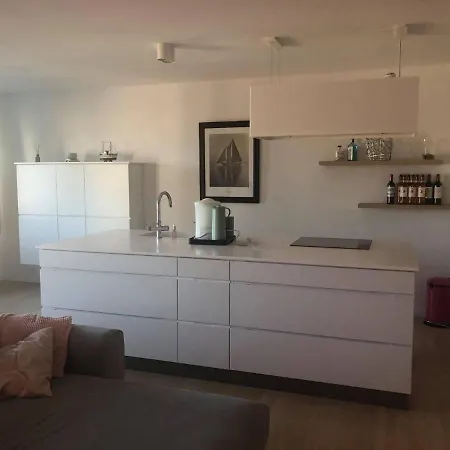 Zeer Ruim Appartement In Oostende